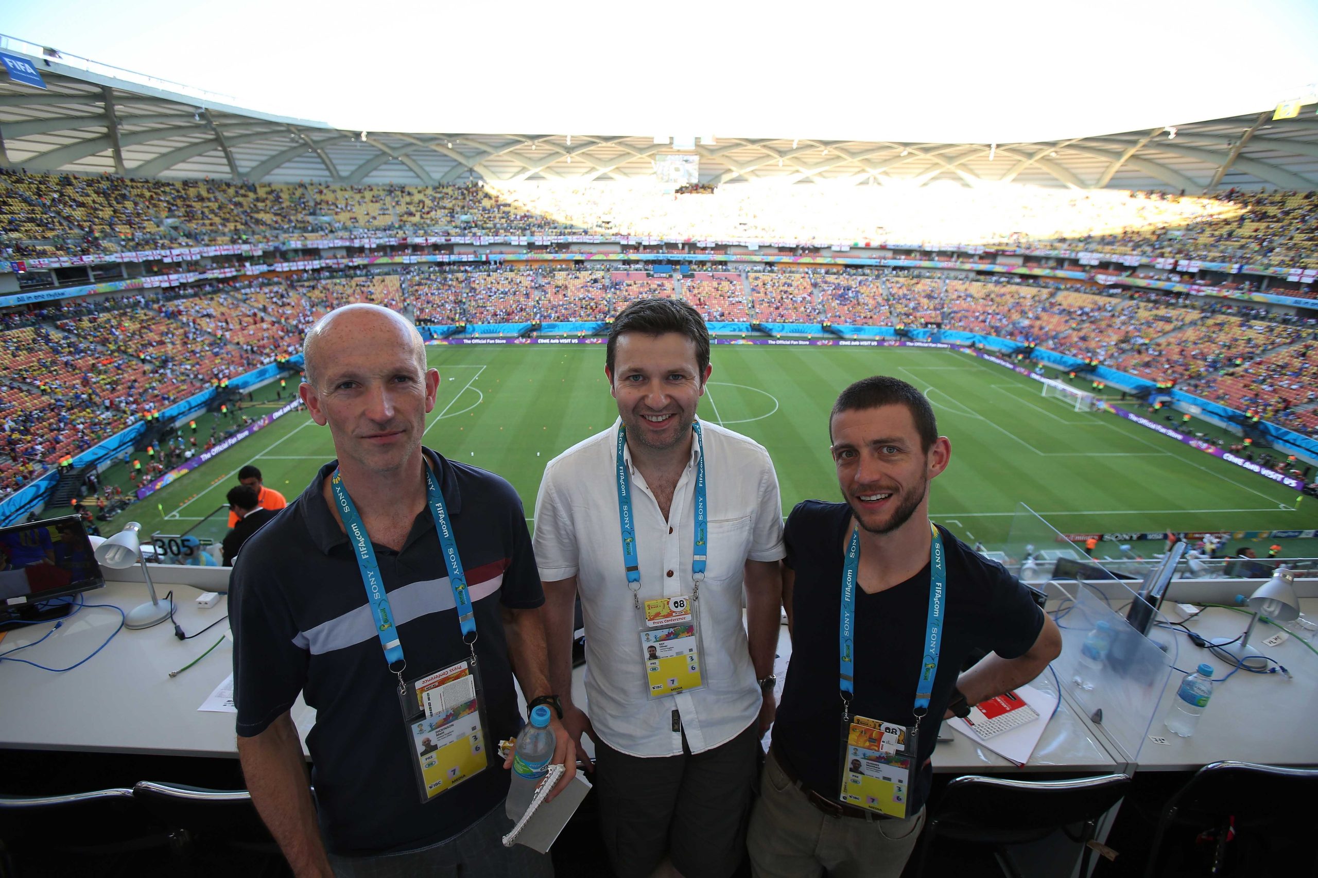 En el Arena da Amazonia en Manaus cubriendo a Inglaterra en la Copa del Mundo de 2014 en Brasil con los entonces colegas de Times Oliver Kay y Matt Hughes